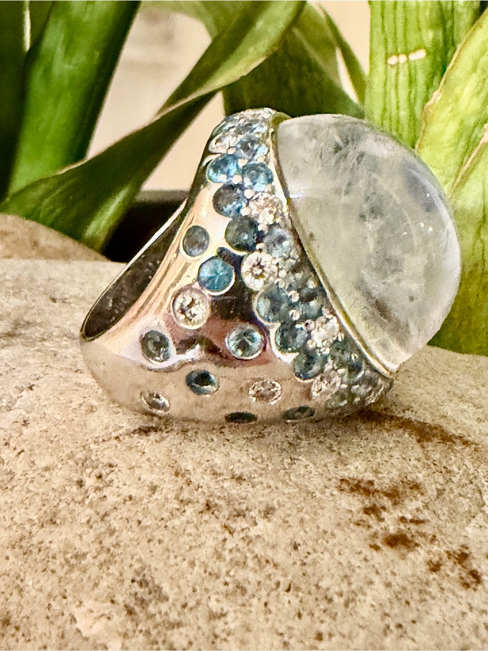 Rodney Raynor 18 karat gold moonstone Diamond Ring - Picture 3 of 11